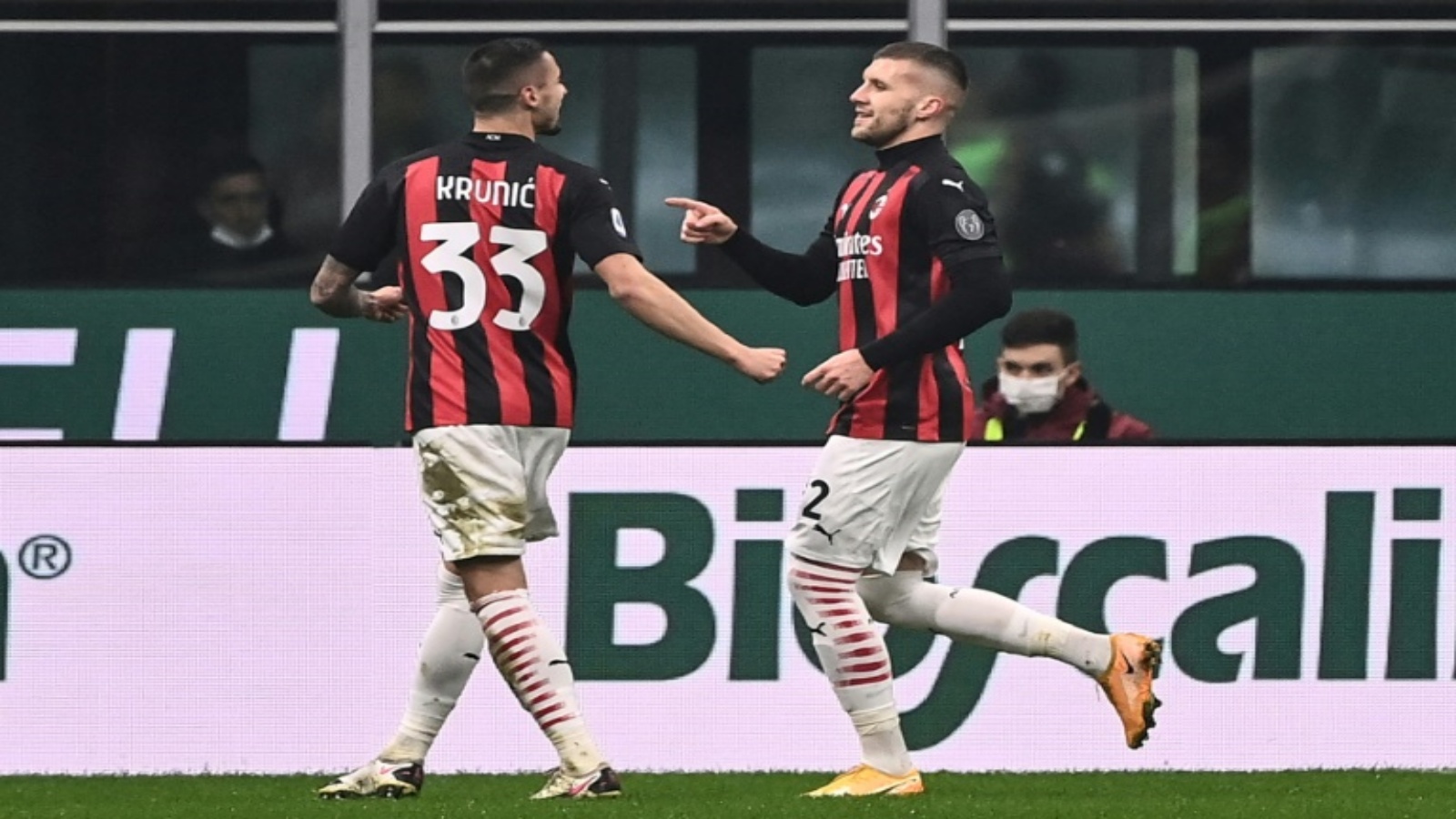 AC Milan's Croatian forward Ante Rebic (R) and Bosnian midfielder Rade Krunic have both contracted coronavirus.