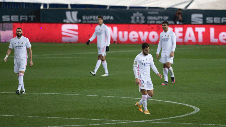 خيبة الامل على وجوه لاعبي ريال مدريد بعد الخسارة اما اتلتيك بلباو في نصف نهائي مسابقة الكاس السوبر الإسبانية في 14 كانون الثاني/يناير 2021