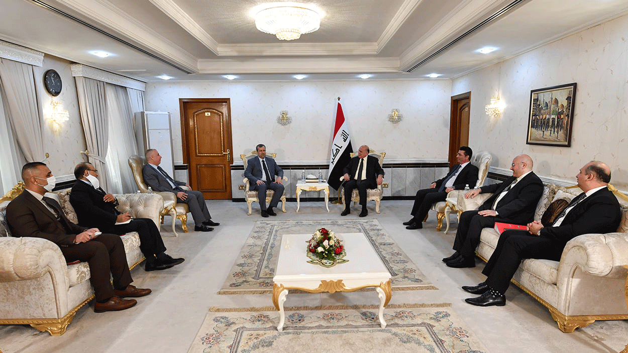 وزير الخارجية العراقي مجتمعا مع كبار المسؤولين عن اجراء الانتخابات المبكرة