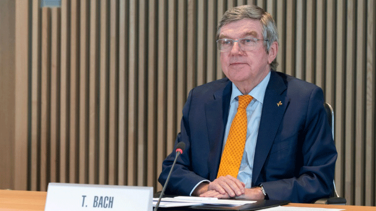 رئيس اللجنة الاولمبية الدولية الالماني توماس باخ خلال اجتماع للجنة التنفيذية في لوزان في 27 كانون الثاني/يناير 2021.