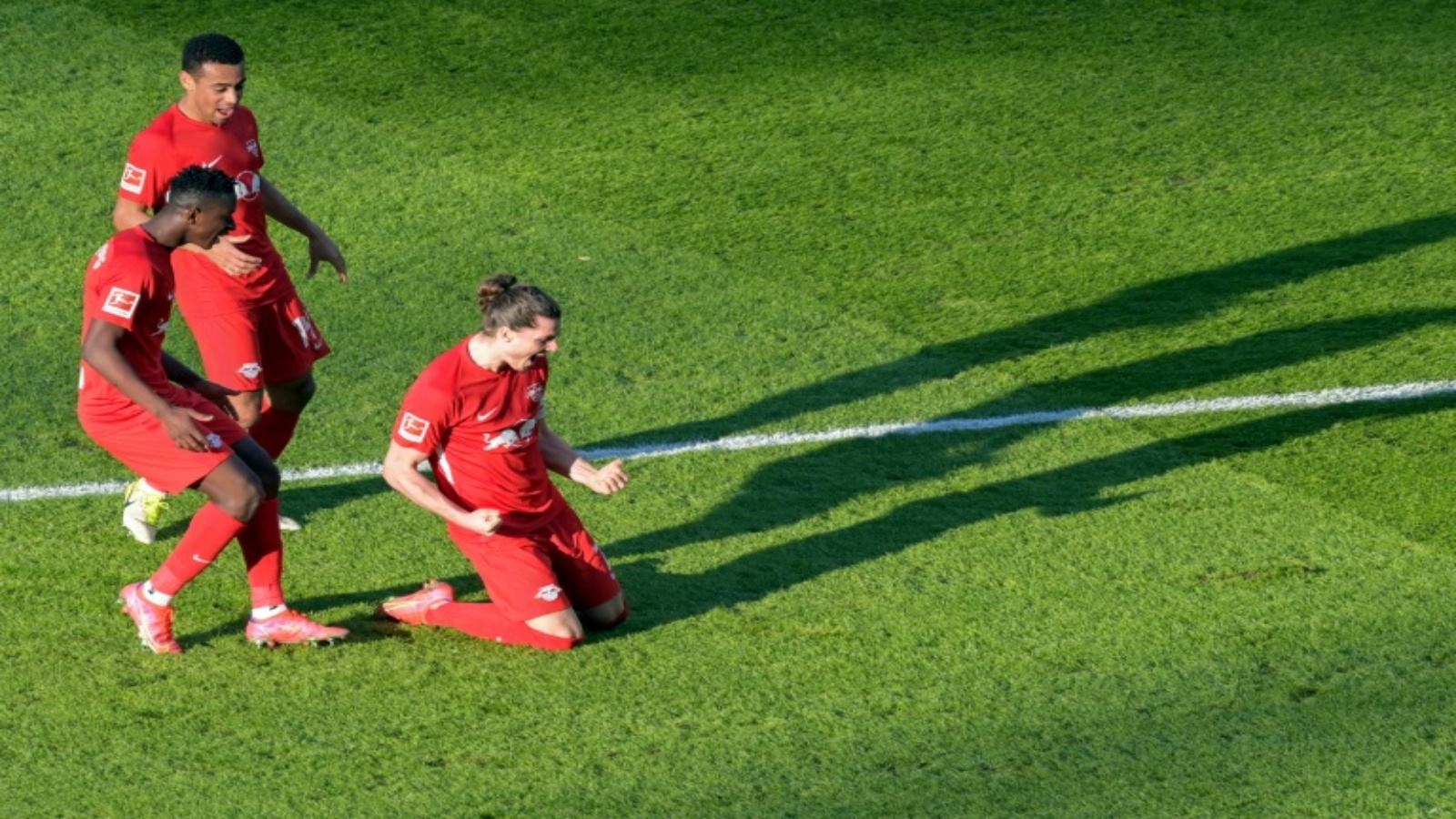 النمسوي مارسيل سابيتزر يحتفل بهدفه مع لايبزيغ ضد هرتا برلين في الدوري الألماني لكرة القدم في 21 شباط/فبراير 2021