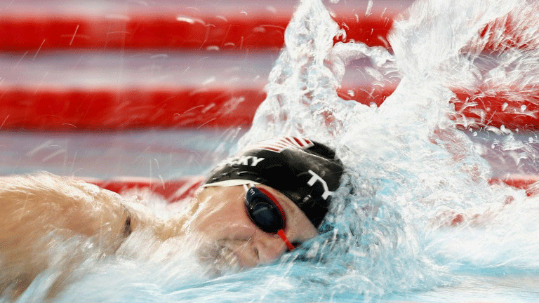 السباحة الاميركية كايتي ليديكي تفوز بسباق 800 متر حرة في لقاء سان انتونيو في تكساس