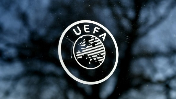 صورة لشعار الاتحاد الاوروبي لكرة القدم التقطت في 28 شباط/فبراير 2020 في مقره في نيون السويسرية