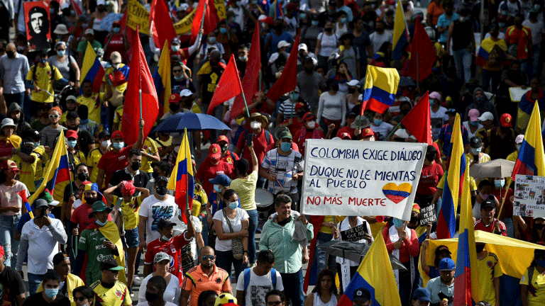 مظاهرات وأعمال عنف تجتاح كولومبيا التي طالبت بتأجيل مسابقة كوبا أميركا من حزيران/يونيو حتى نهاية العام الحالي 2021