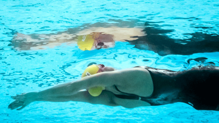 اعتبرت السباحة الاسترالية كايلي ماكيون نجمة لقاء سيدني المفتوح للسباحة