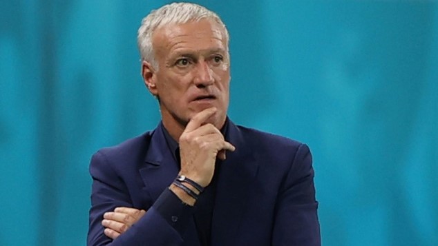 مدرب منتخب فرنسا ديدييه ديشان في لقطة له خلال مباراة فريقه ضد سويسرا في ثمن نهائي كأس اوروبا 2020. 28 حزيران/يونيو 2021