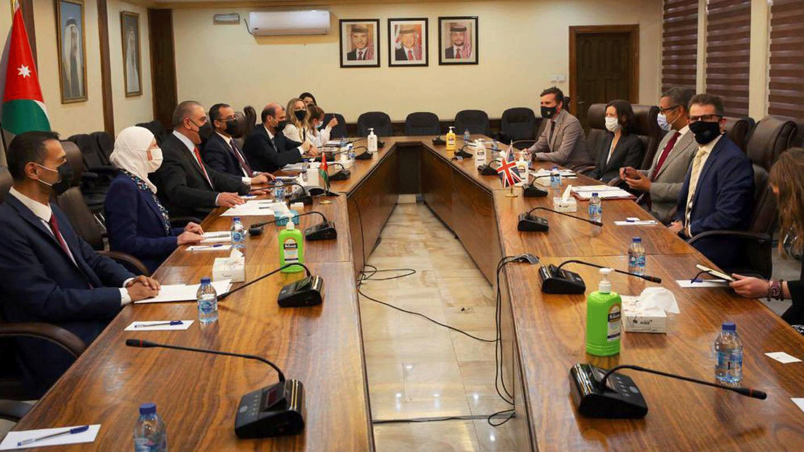جانب من لقاءات وزير شؤون الشرق الأوسط البريطاني في عمان