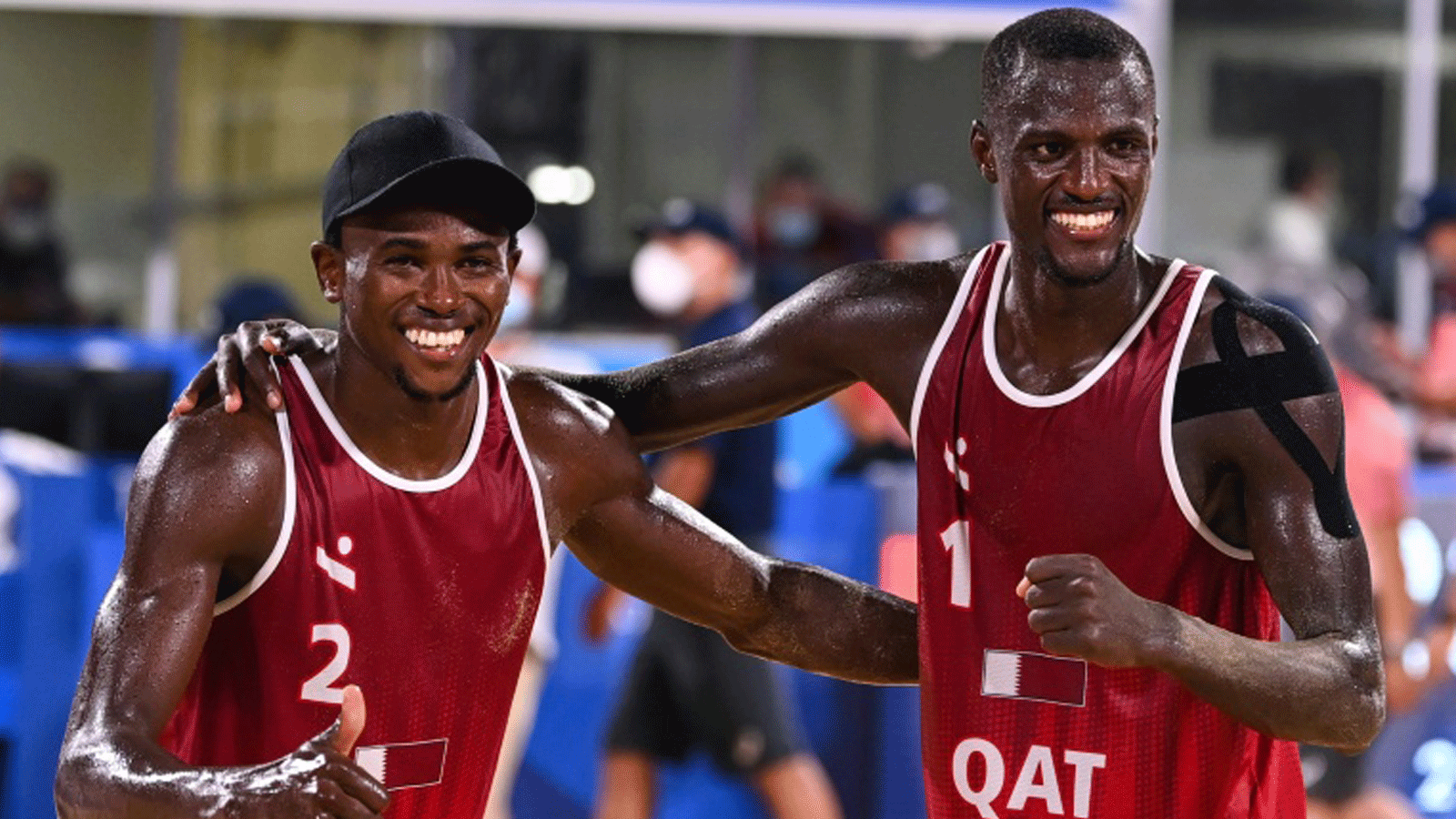 ثنائي الكرة الشاطئية القطري شريف يونس وأحمد تيجان يواصل مشواره الرائع في منافسات أولمبياد طوكيو، متأهلاً الأربعاء إلى نصف نهائي المسابقة