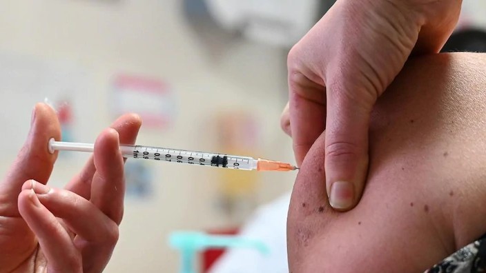 حملات التطعيم متواصلة في أوساط الشباب في المملكة المتحدة