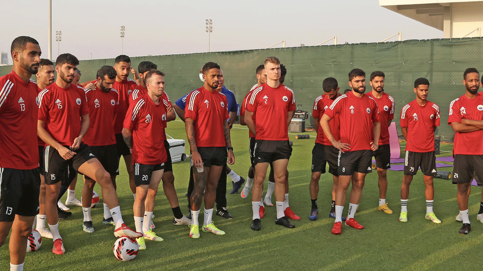 لاعبو نادي الشارقة أثناء تدريباتهم. صورة نشرتها صفحة النادي على تويتر
