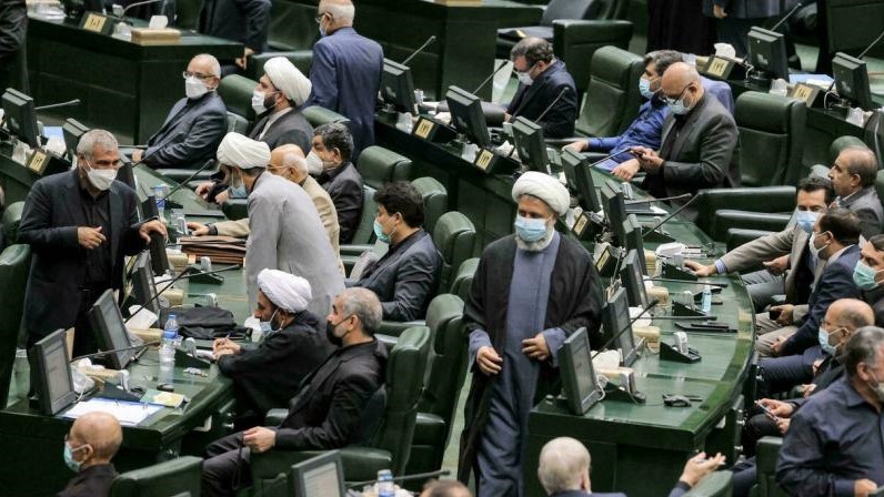 البرلمان الإيراني قبيل المصادقة على حكومة ابراهيم رئيسي الجديدة