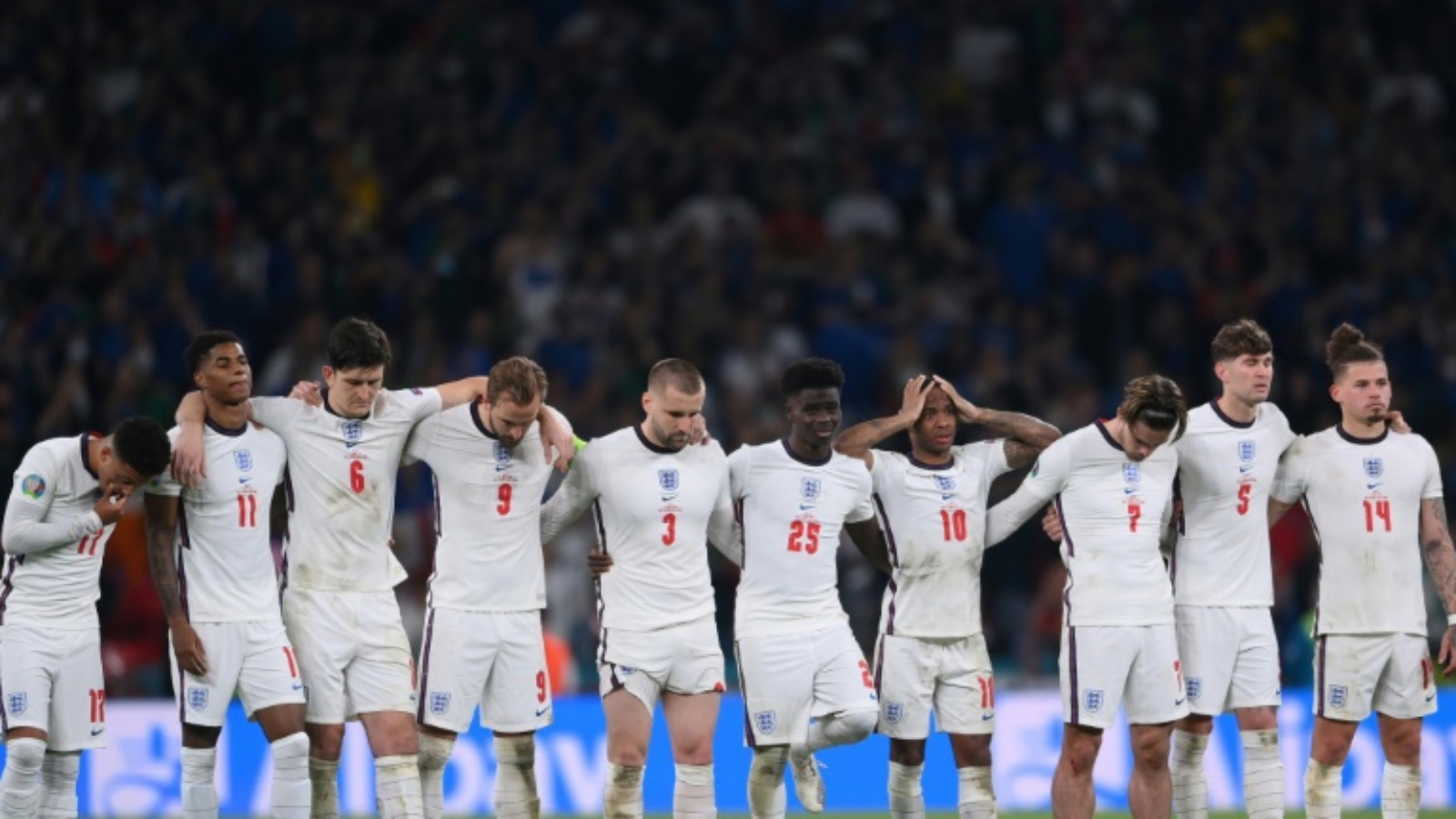 منتخب إنكلترا يطمح إلى استعادة التوازن بعد الخسارة في نهائي كأس أوروبا 2020 بركلات الترجيح.
