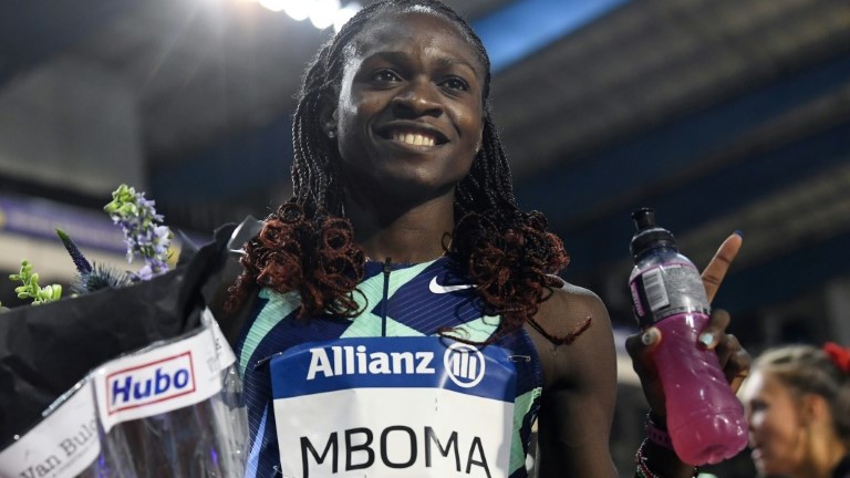 تنوي الناميبية كريستين مبوما تجربة سباق 100 م أيضاً