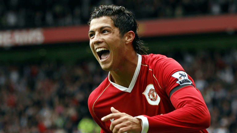 وصل رونالدو إلى يونايتد في العام 2003 في سن الـ18 قادمًا من سبورتينغ وأمضى معه ستة مواسم، سجل خلالها 118 هدفًا في 292 مباراة