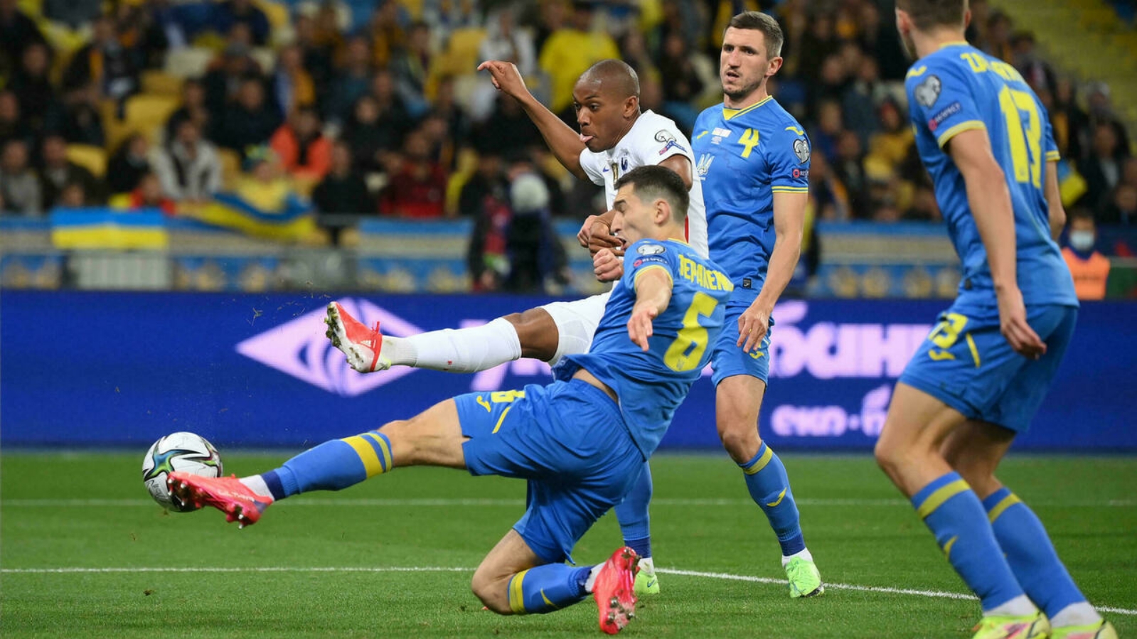 أنتوني مارسيال يسجل هدف التعادل لفرنسا أمام أوكرانيا في كييف. بتاريخ 4 أيلول/ سبتمبر 2021.