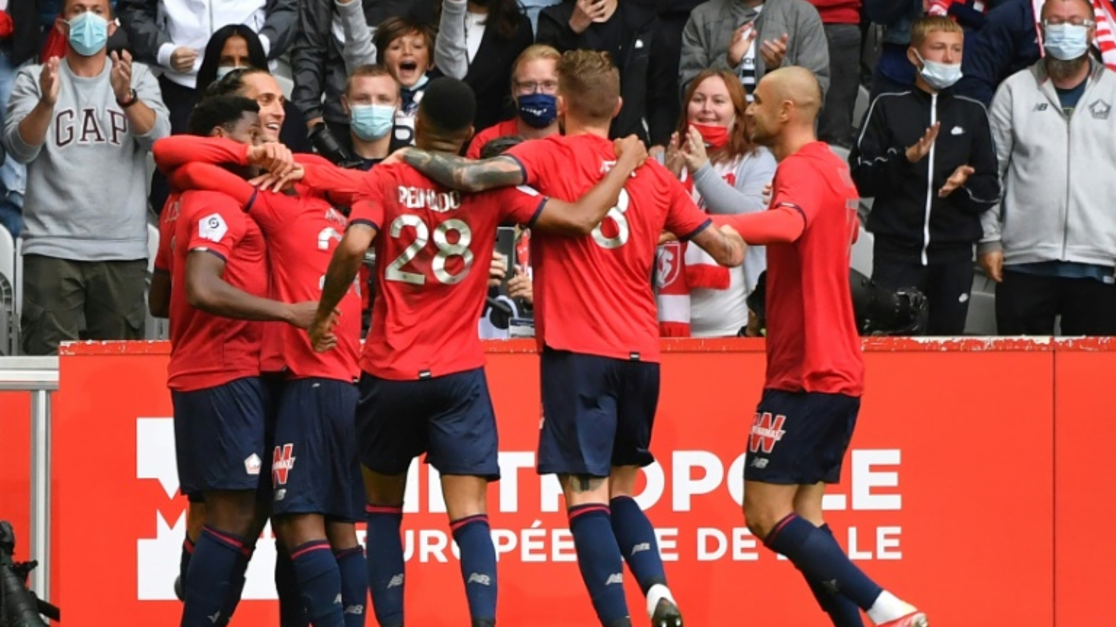 لاعبو ليل يحتفلون بهدف الفوز في مرمى مونبلييه في الدوري الفرنسي. بتاريخ 29 آب/أغسطس 2021.