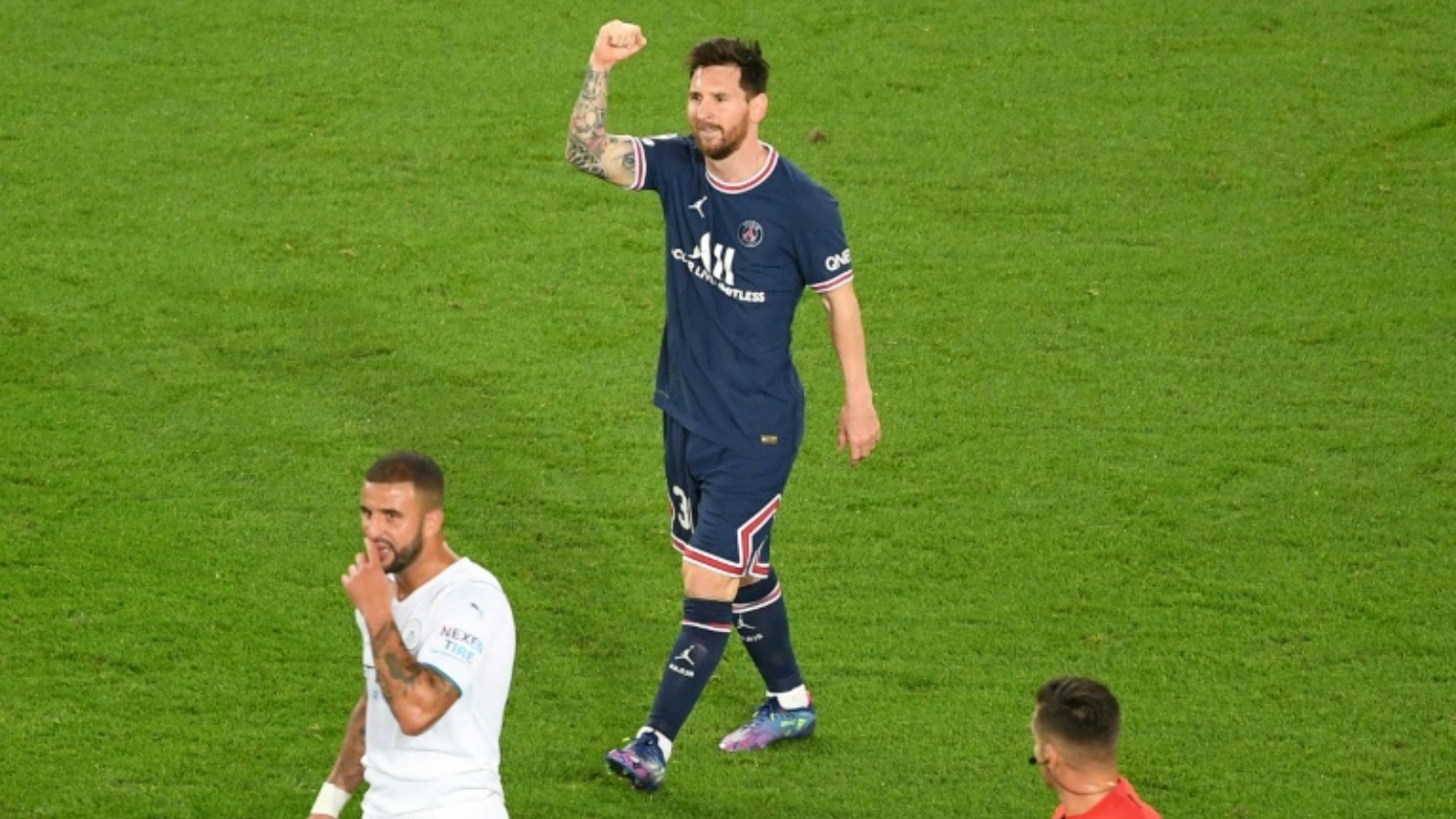 الأرجنتيني ليونيل ميسي يحتفل بهدفه الأول مع باريس سان جرمان أمام مانشستر سيتي الإنكليزي في دوري أبطال أوروبا.