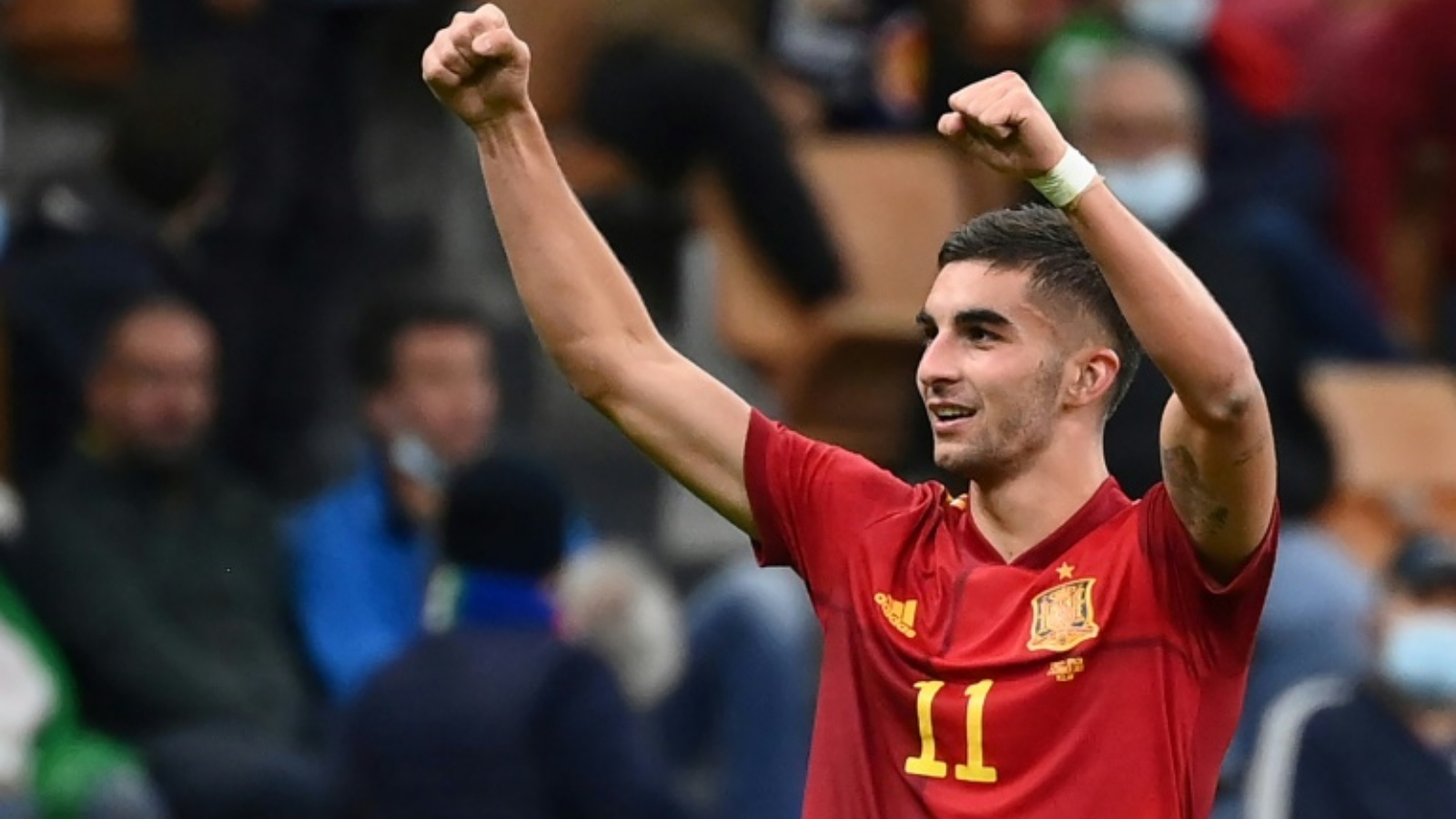 مهاجم مانشستر سيتي الشاب فيران توريس يحتفل بعدما سجّل هدفين في المواجهة مع إيطاليا ليضمن فوز إسبانيا. في 6 تشرين الأول/ أكتوبر 2021.