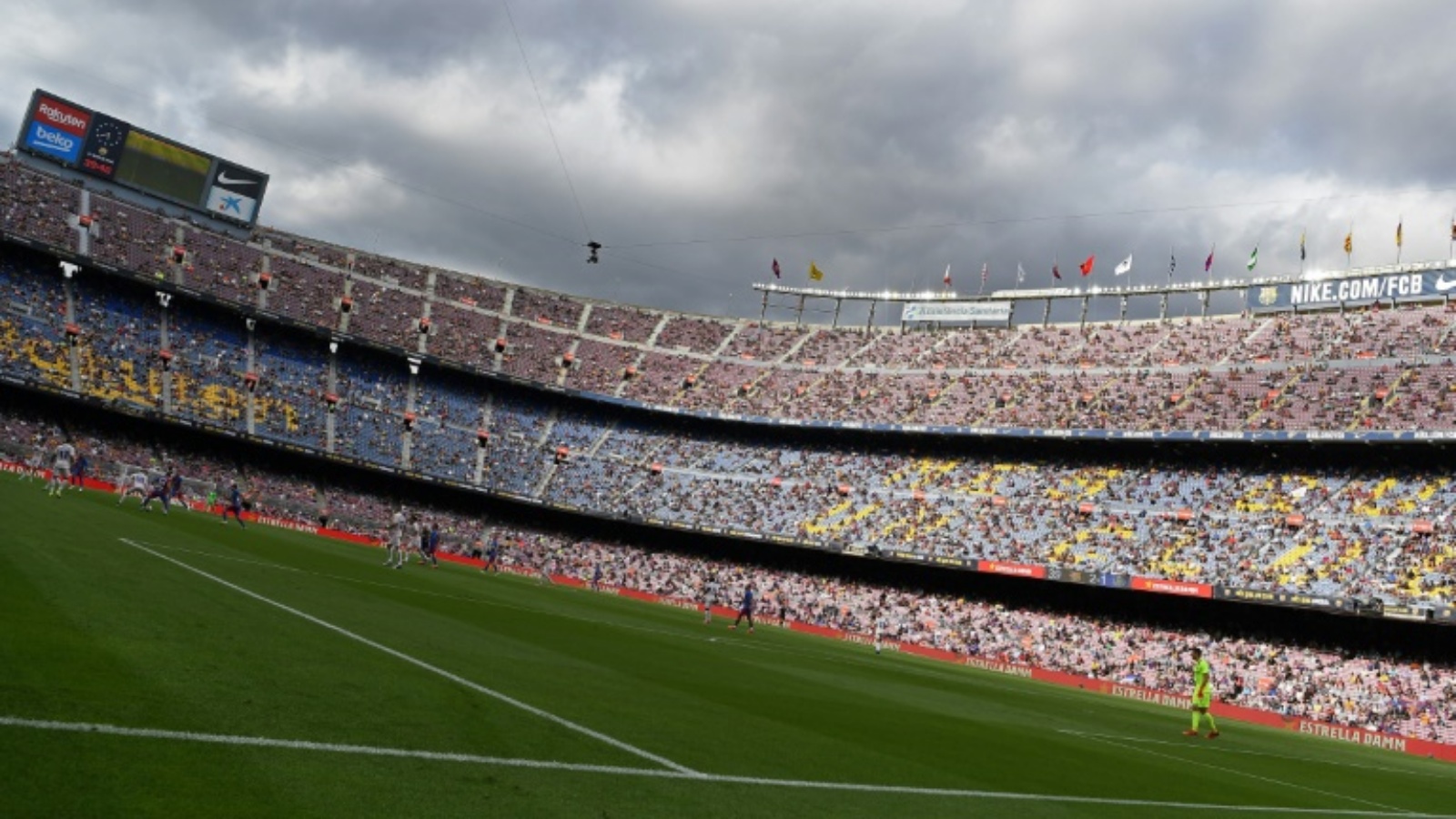 يأتي هذا القرار في الوقت المناسب لبرشلونة المتعثر، والذي سيخوض ثلاث مباريات في ثمانية أيام على ملعب كامب نو الذي يتسع لـ99 ألف متفرج.