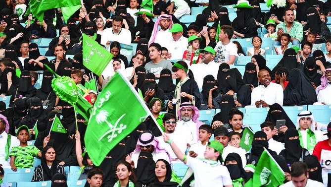 رفعت وزارة الرياضة السعودية نسبة الحضور الجماهيري في الملاعب السعودية إلى السعة القصوى