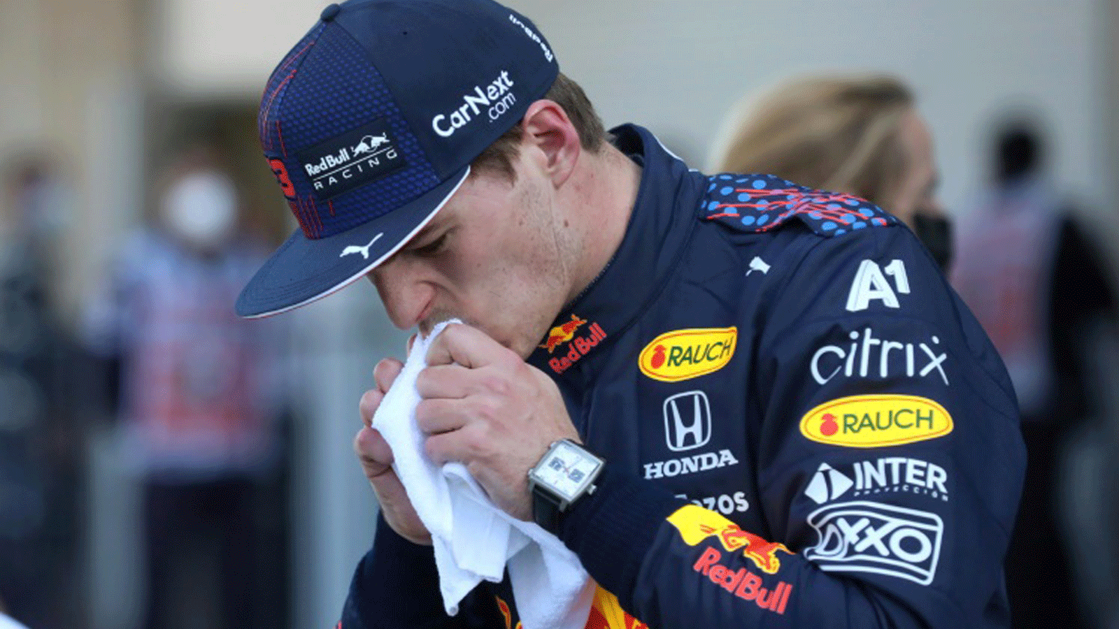 السائق الهولندي ماكس فيرستابن (ريد بول)، بعد التأهل لسباق الجائزة الكبرى المكسيكي للفورمولا 1 ، 6 تشرين الثاني/ نوفمبر 2021 في حلبة تروا فرير في مكسيكو سيتي