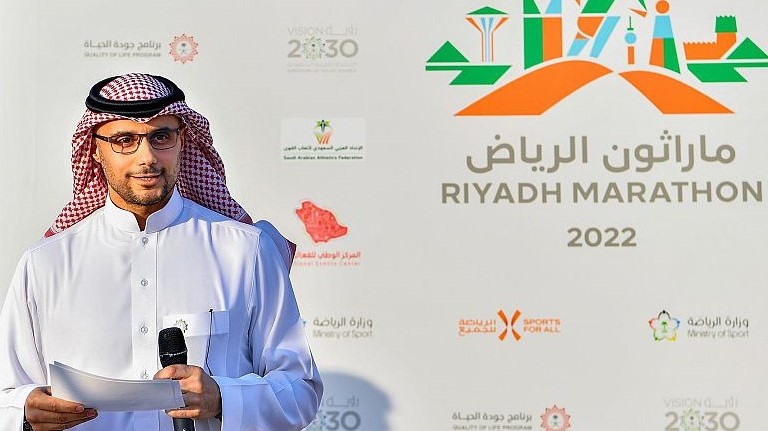 الأمير خالد بن الوليد معلنًا عن ماراثون الرياض الأربعاء