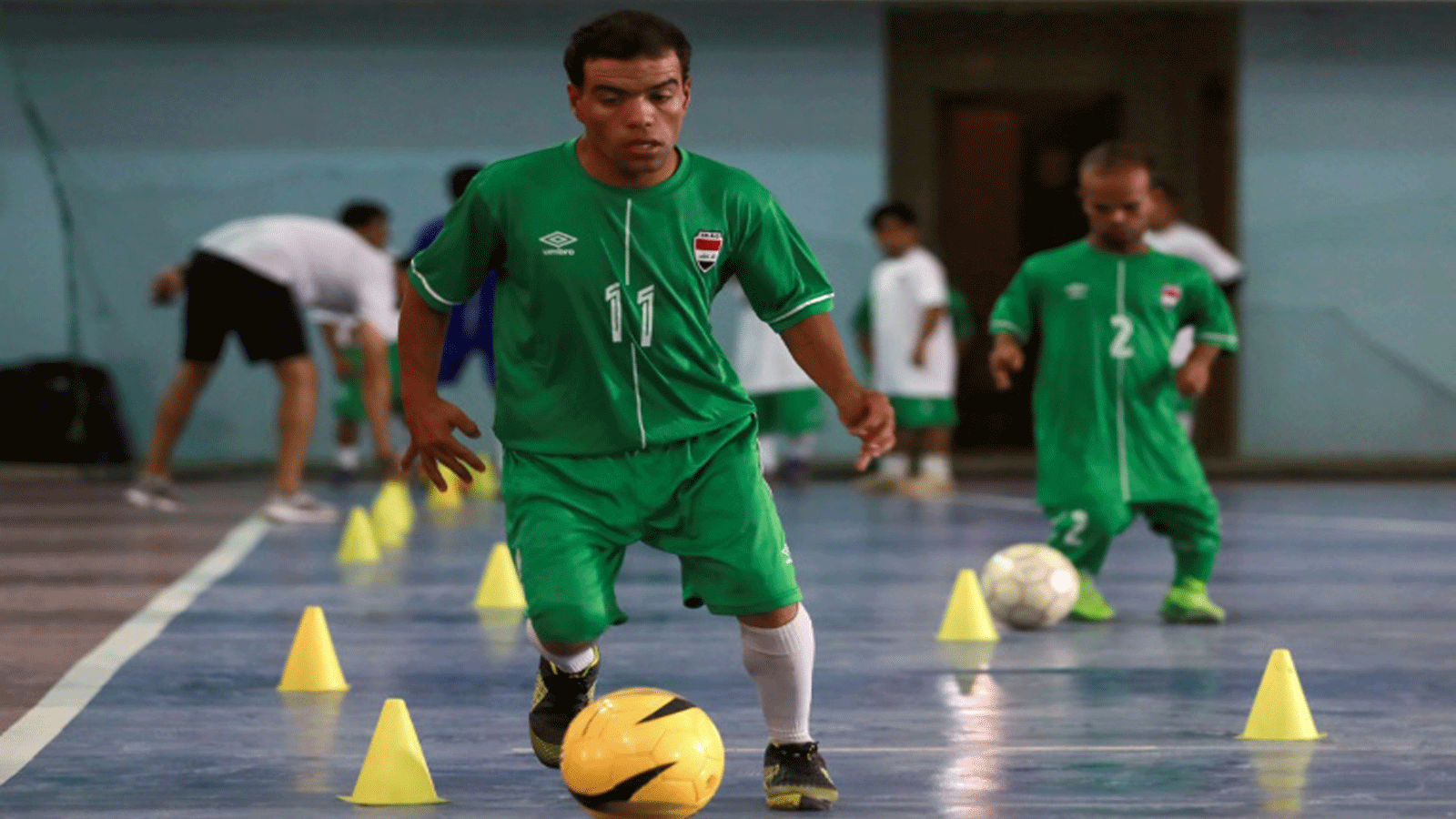 اللاعبون الـ25 القادمون من جميع أنحاء العراق ينسون المتاعب اليومية سعياً لتحقيق الحلم، على الرغم من امكانياتهم المتواضعة