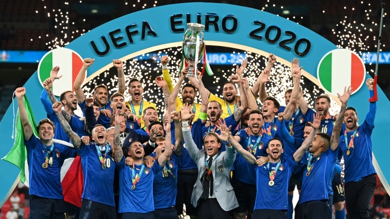 مواجهة مرتقبة بين إيطاليا بطلة أوروبا والأرجنتين المتوجة بلقب كوبا أميركا في لندن في الأوّل من حزيران/يونيو 2022