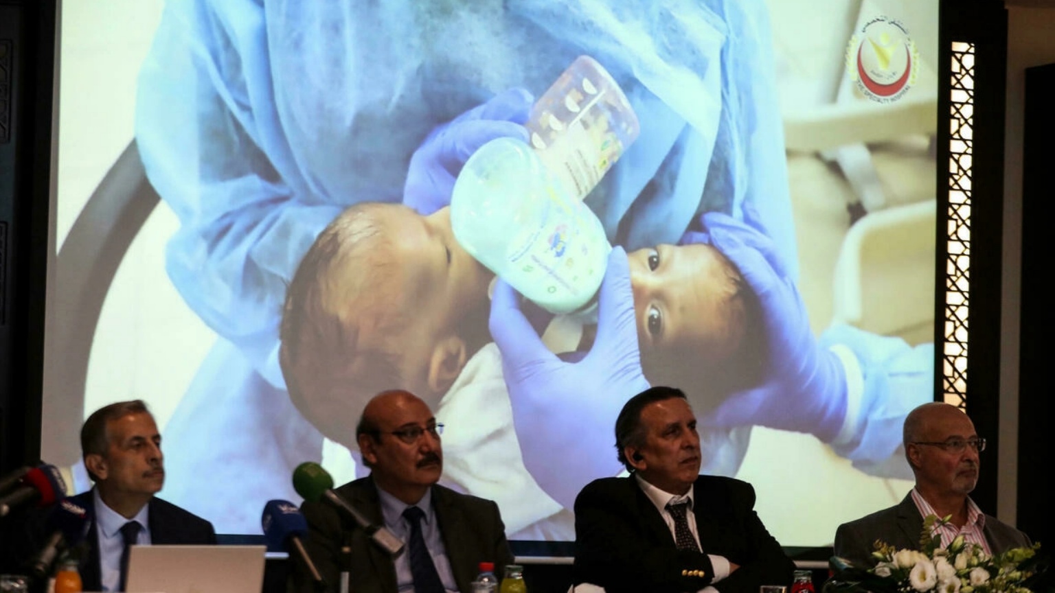 مؤتمر صحافي للإعلان عن تفاصيل عملية فصل توأمين في عمّان. في 3 تشرين الأول/أكتوبر 2021