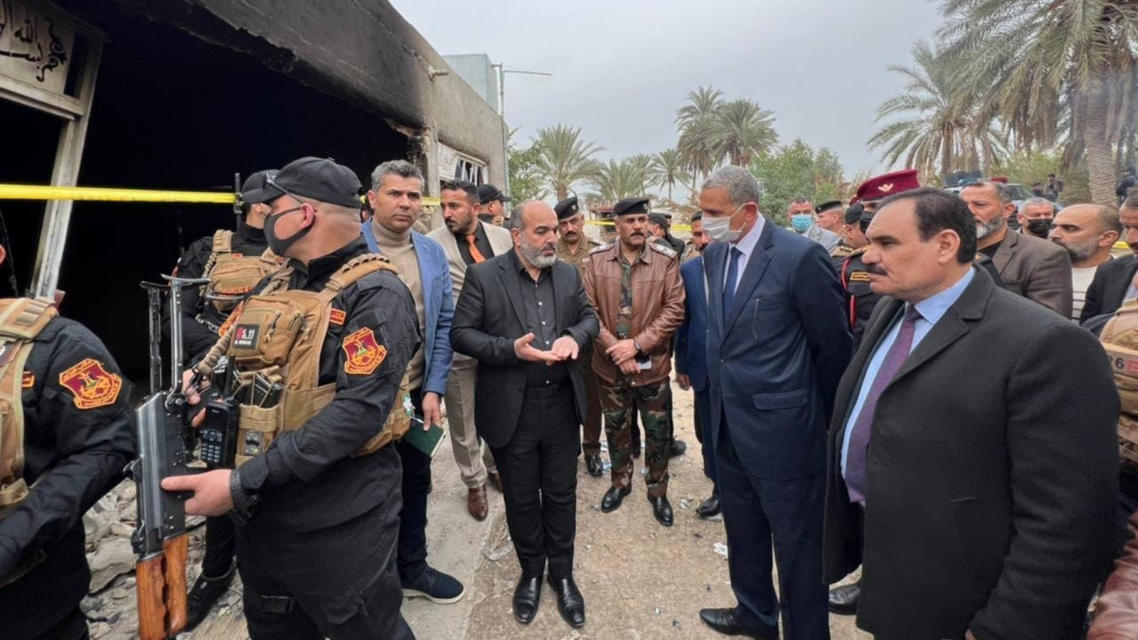وزير الداخلية والقادة الأمنيين أمام مسرح مجزرة بابل الجمعة 31 كانون الأول/ ديسمبر 2021 (الداخلية)