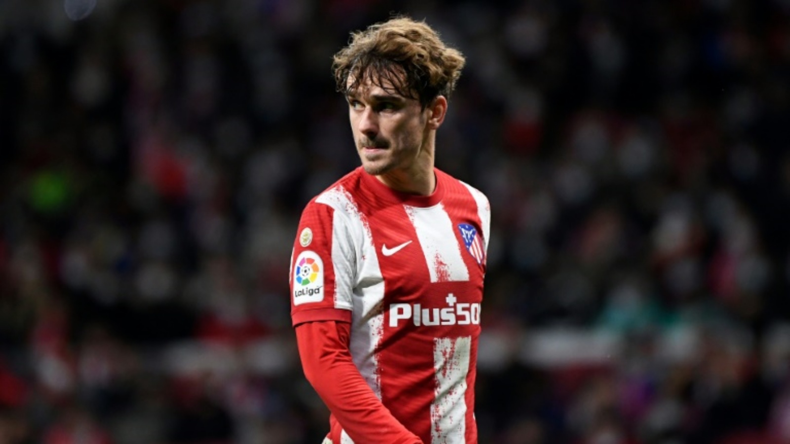 مهاجم أتلتيكو مدريد الدولي الفرنسي أنطوان غريزمان خلال المباراة ضد أوساسونا في الدوري الإسباني في 20 تشرين الثاني/نوفمبر 2021.