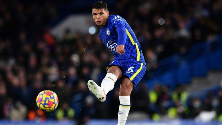 البرازيلي تياغو سيلفا خلال مباراة فريقه تشلسي مع مانشستر يونايتد على ملعب ستامفورد بريدج في 28 تشرين الثاني/نوفمبر 2021