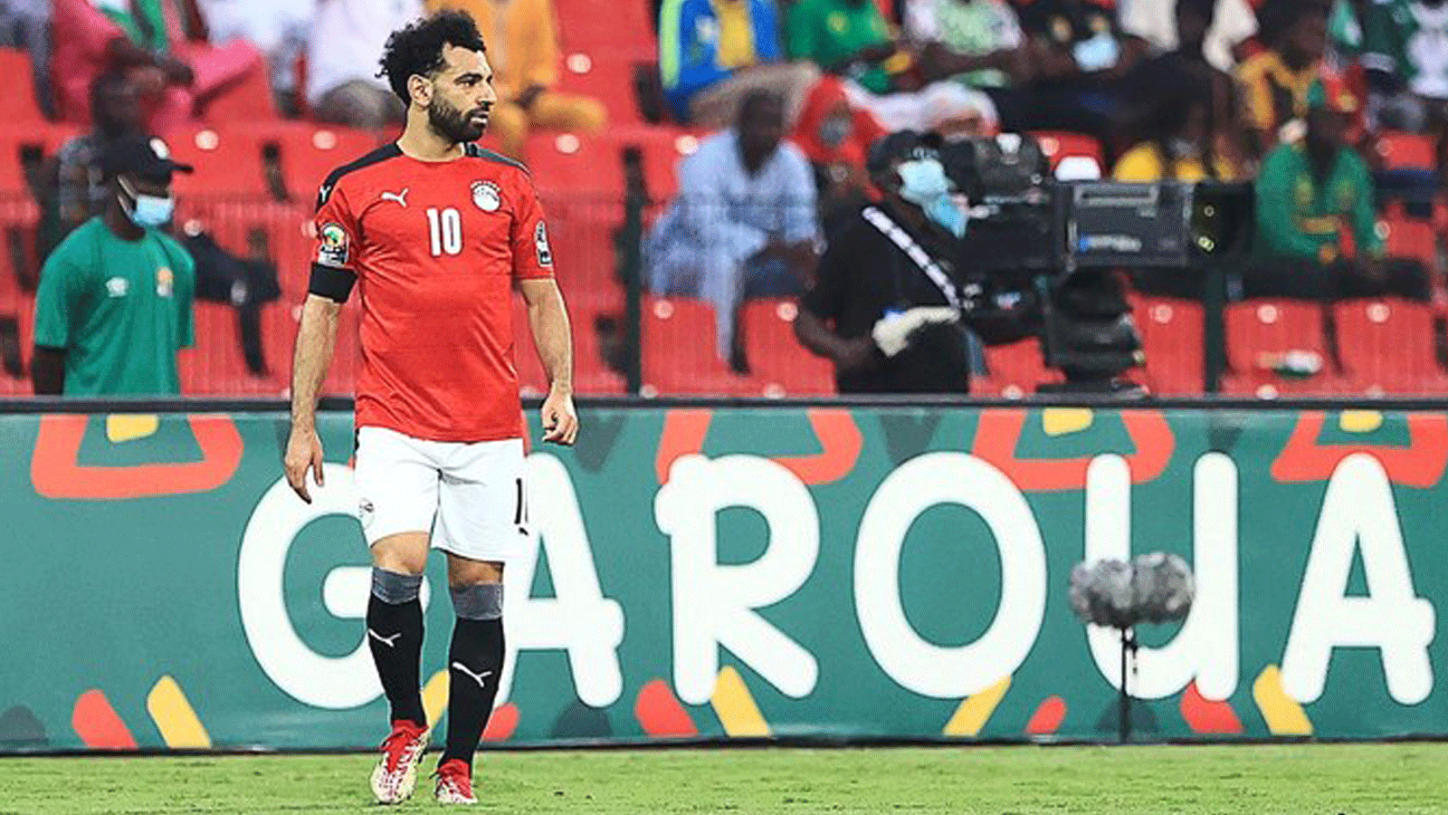 لاعب ليفربول المصري محمد صلاح يًحيي آمل منتخب بلاده في كأس الأمم الأفريقية