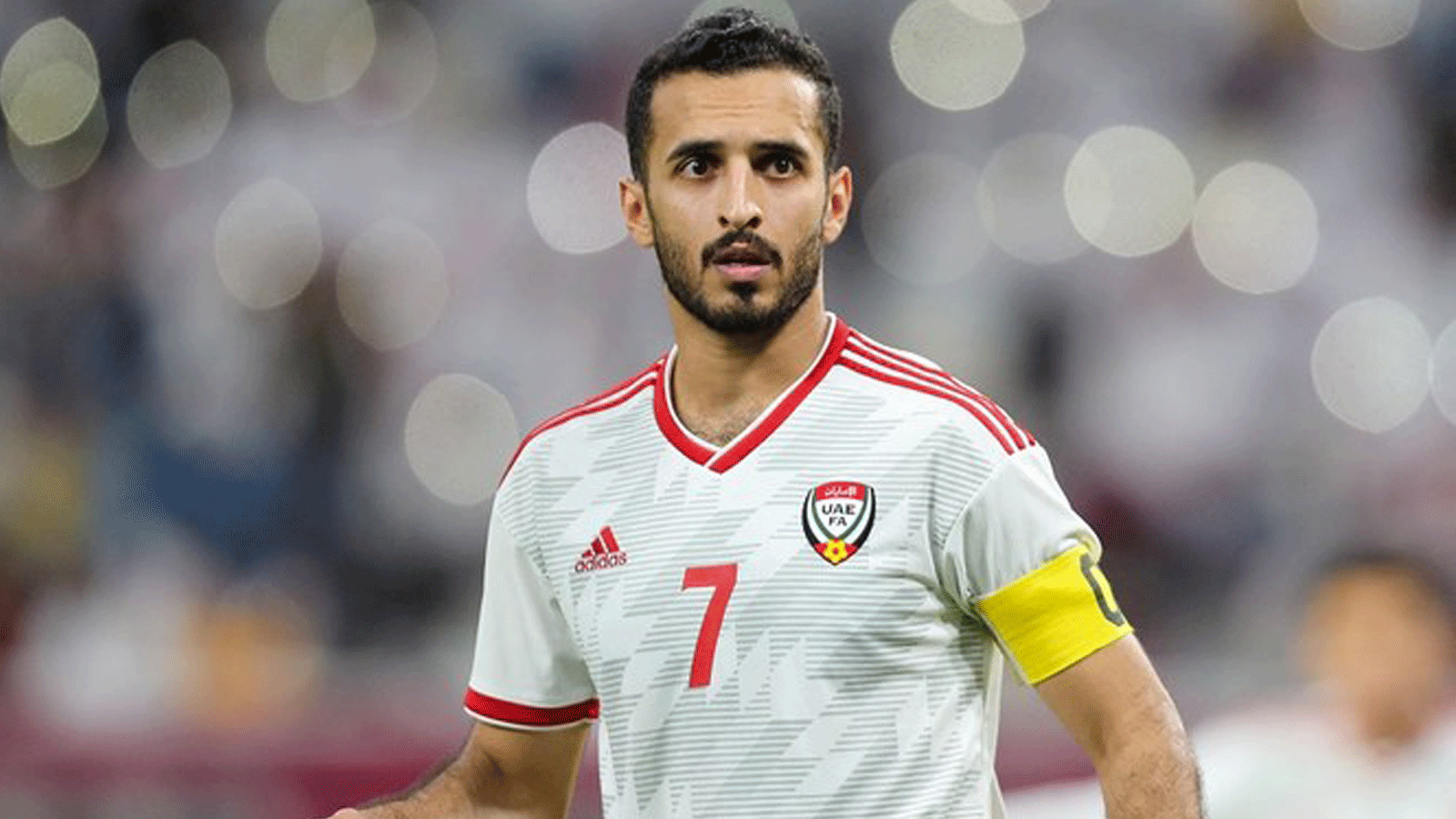  المهاجم الإماراتي علي مبخوت خلال مباراة المجموعة الأولى في كأس الخليج العربي 24 بين قطر والإمارات.