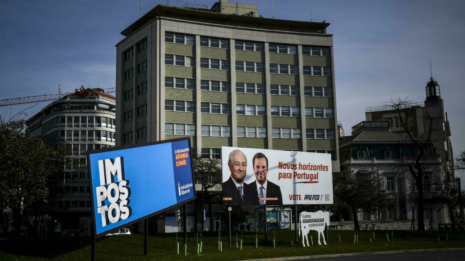 لافتة ضمن الحملات الانتخابية في لشبونة بتاريخ 16 يناير 2022 