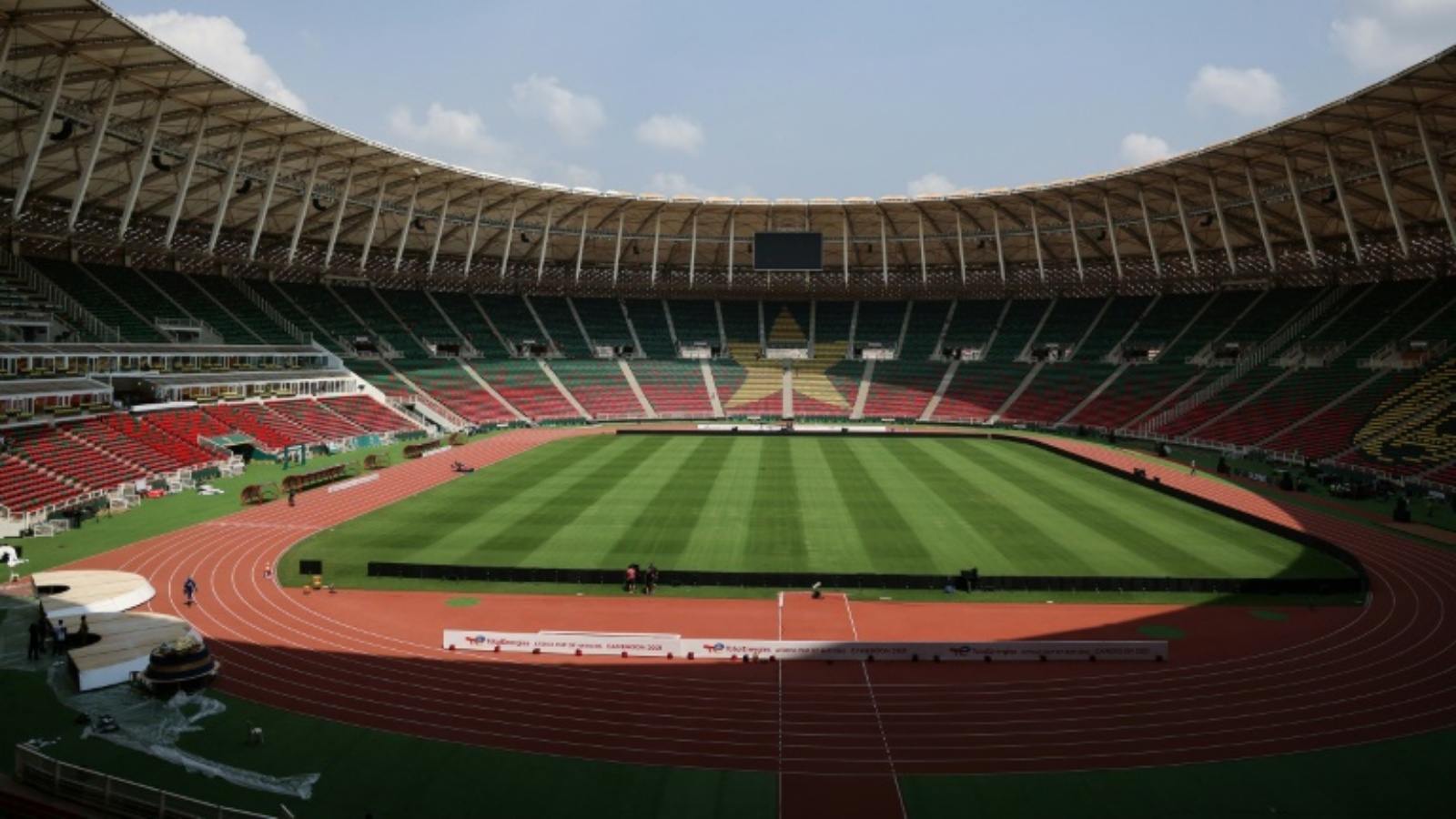 سيستضيف ملعب أوليمبي في ياوندي المواجهة النهائية لكأس أمم إفريقيا بعد رفع قرار التعليق الناتج عن حادثة التدافع التي أدت إلى مقتل ثمانية أشخاص وجرح 38 آخرين