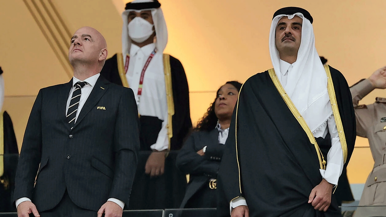 رئيس FIFA جياني إنفانتينو (إلى اليسار) يقول إن نهائيات كأس العالم هذا العام في قطر ستصبح معيارًا لعقد الأحداث الجماعية المستقبلية خلال أزمة صحية