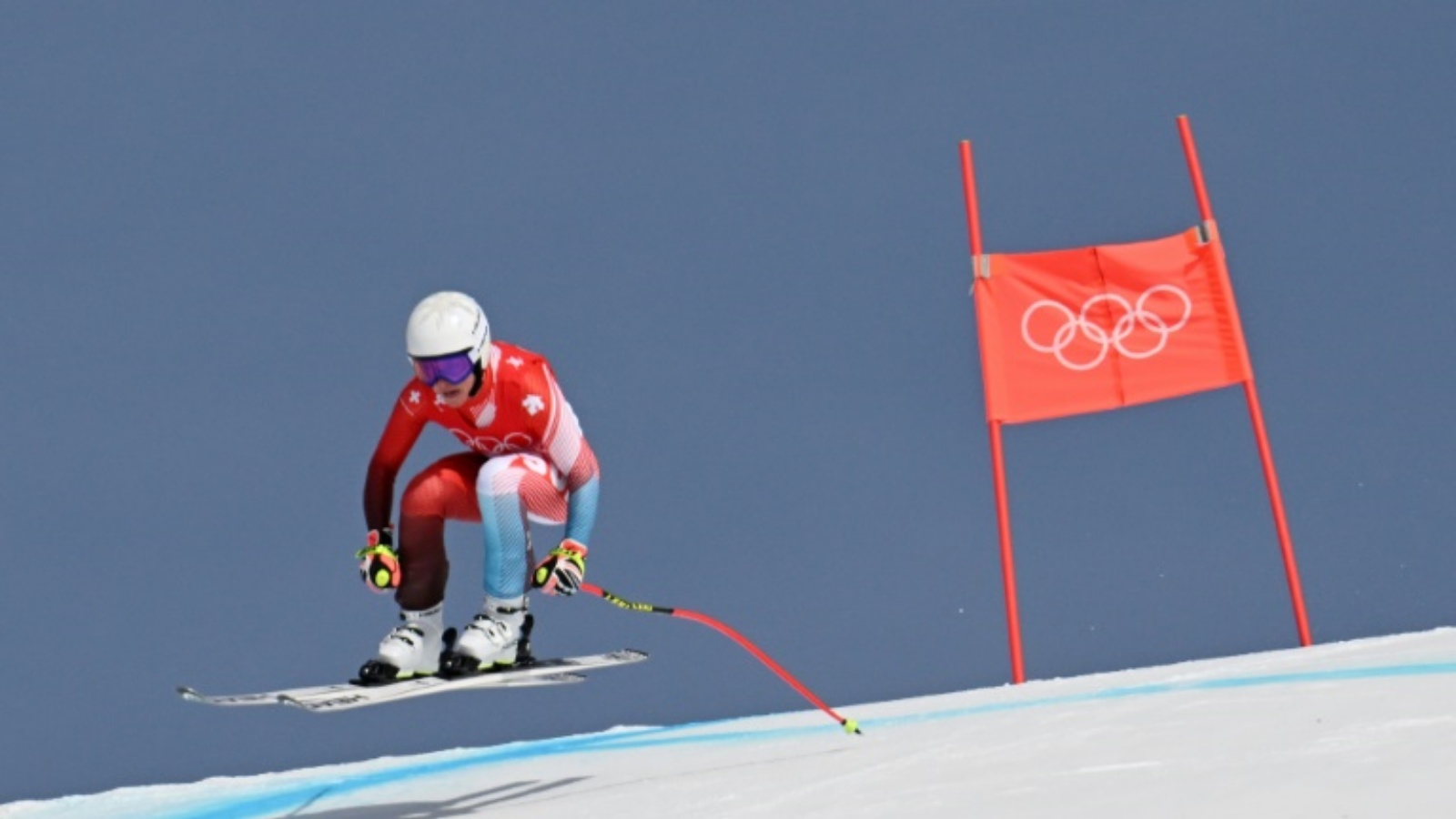 السويسرية لارا غوت بهرامي في طريقها إلى إحراز ذهبية سباق التعرج سوبر طويل في أولمبياد بكين الشتوي. 11 فبراير 2022