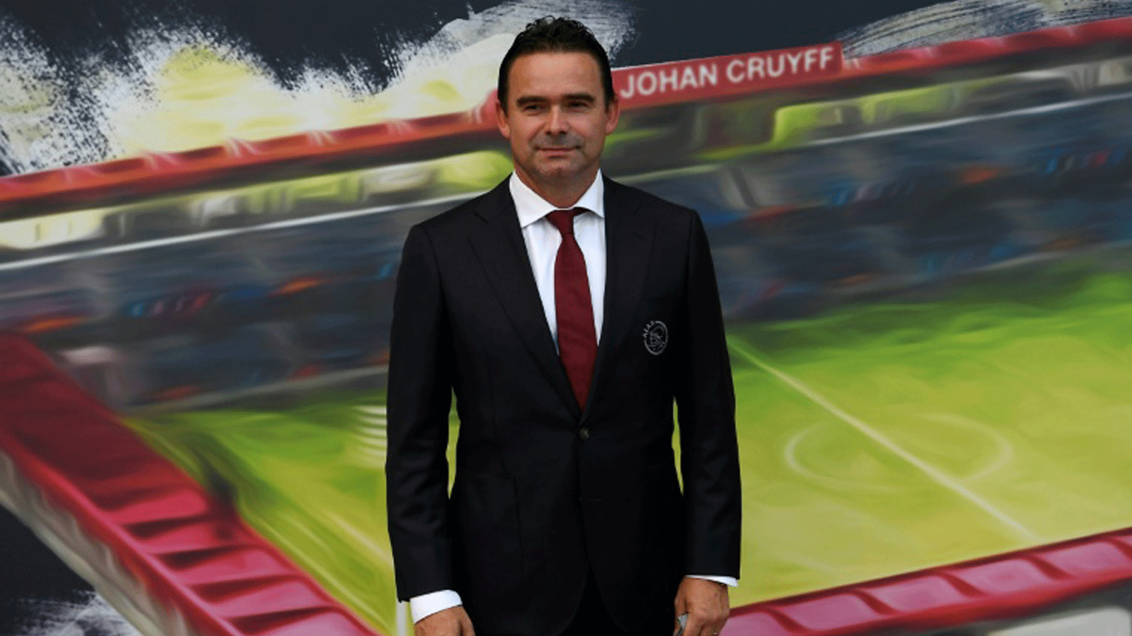 جناج برشلونة الإسباني الدولي الهولندي السابق مارك أوفرمارس خلال افتتاح ملعب يوهان كرويف الجديد للفريق الرديف للنادي الكاتالوني في مركز برشلونة الرياضي. في سانت جوان ديسبي بالقرب من برشلونة. 27 آب/أغسطس 2019.