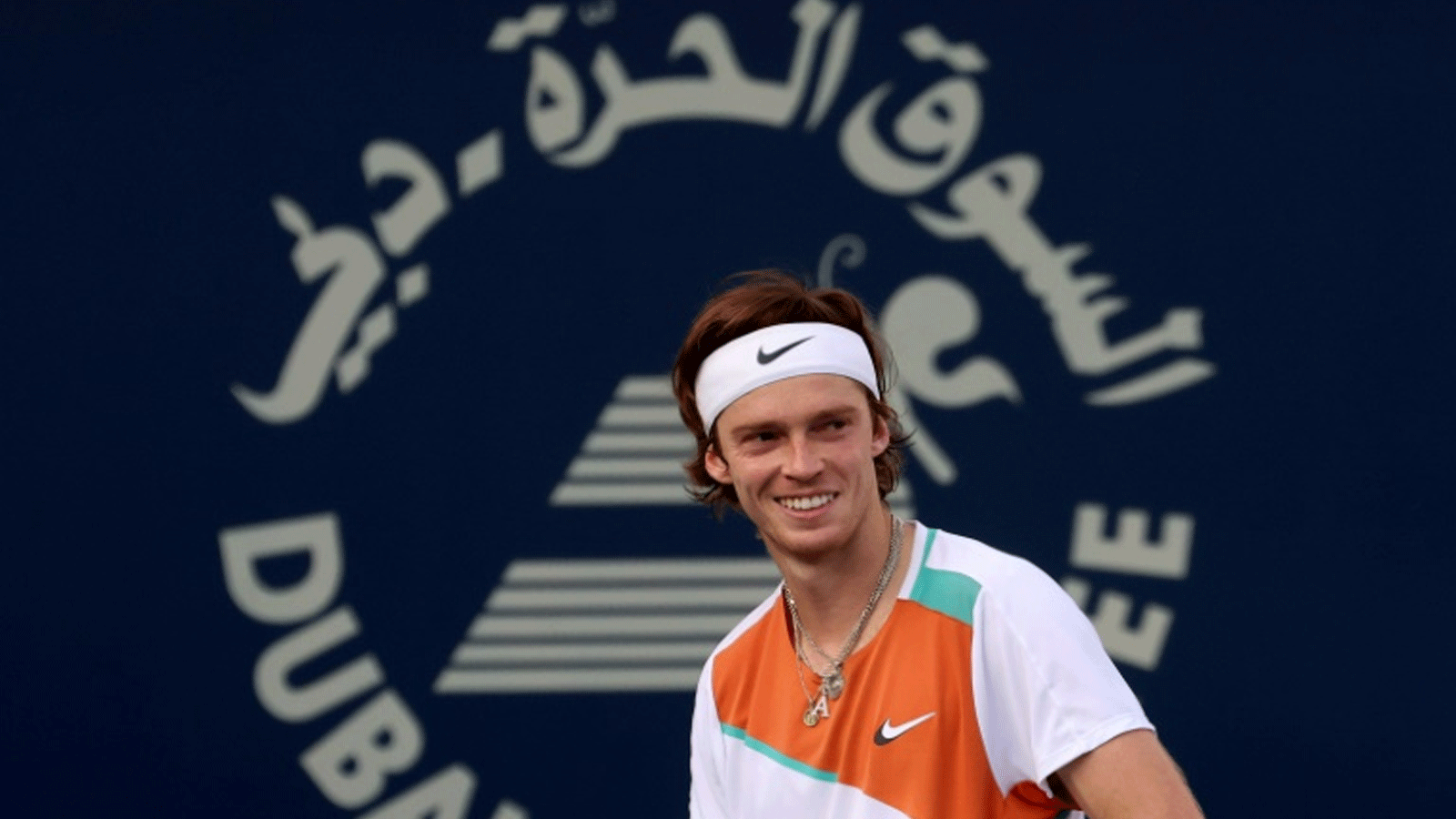 الروسي أندري روبليف يحتفل بعد تأهله الى الدور نصف النهائي من دورة دبي لكرة المضرب في 24 شباط/فبراير 2022