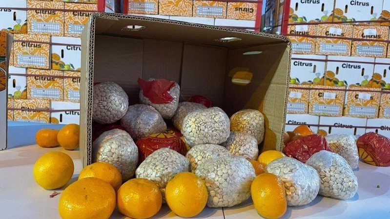 أكياس الكبتاغون مخبأة في صناديق البرتقال في الرياض