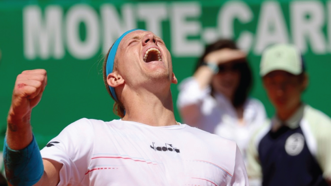 الإسباني أليخاندرو دافيدوفيتش بعد فوزه على الأميركي تايلور فريتز في دورة مونتي كارلو الدولية لماسترز الألف نقطة في كرة المضرب في 15 نيسان/أبريل 2022