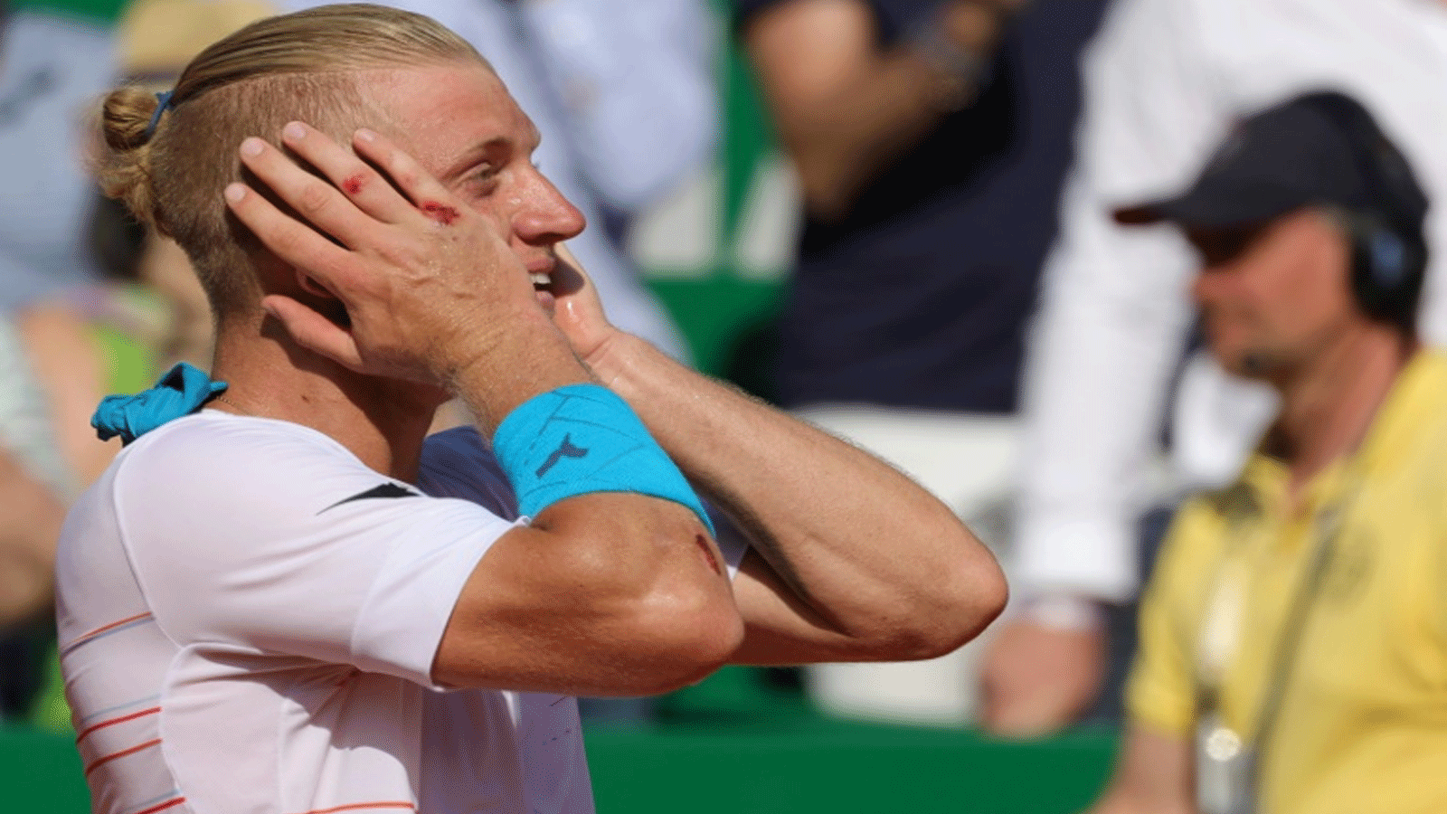 الإسباني أليخاندرو دافيدوفيتش فوكينا يتأهل إلى نهائي دورة مونتي كارلو للماسترز ألف نقطة في كرة المضرب بفوزه الصعب على البلغاري غريغور ديميتروف في 16 نيسان/أبريل 2022