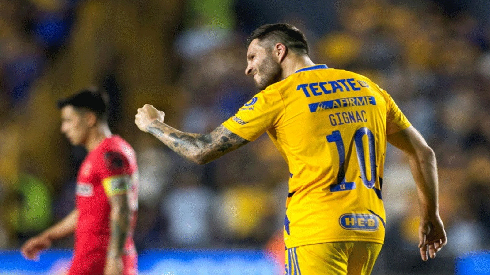 لقطة لمهاجم تيغريس الفرنسي بيار اندريه جينياك محتفلاً بعد تسجيله هدفا في مرمى تولوكا في الدوري المكسيكي. 16 نيسان/ابريل 2022