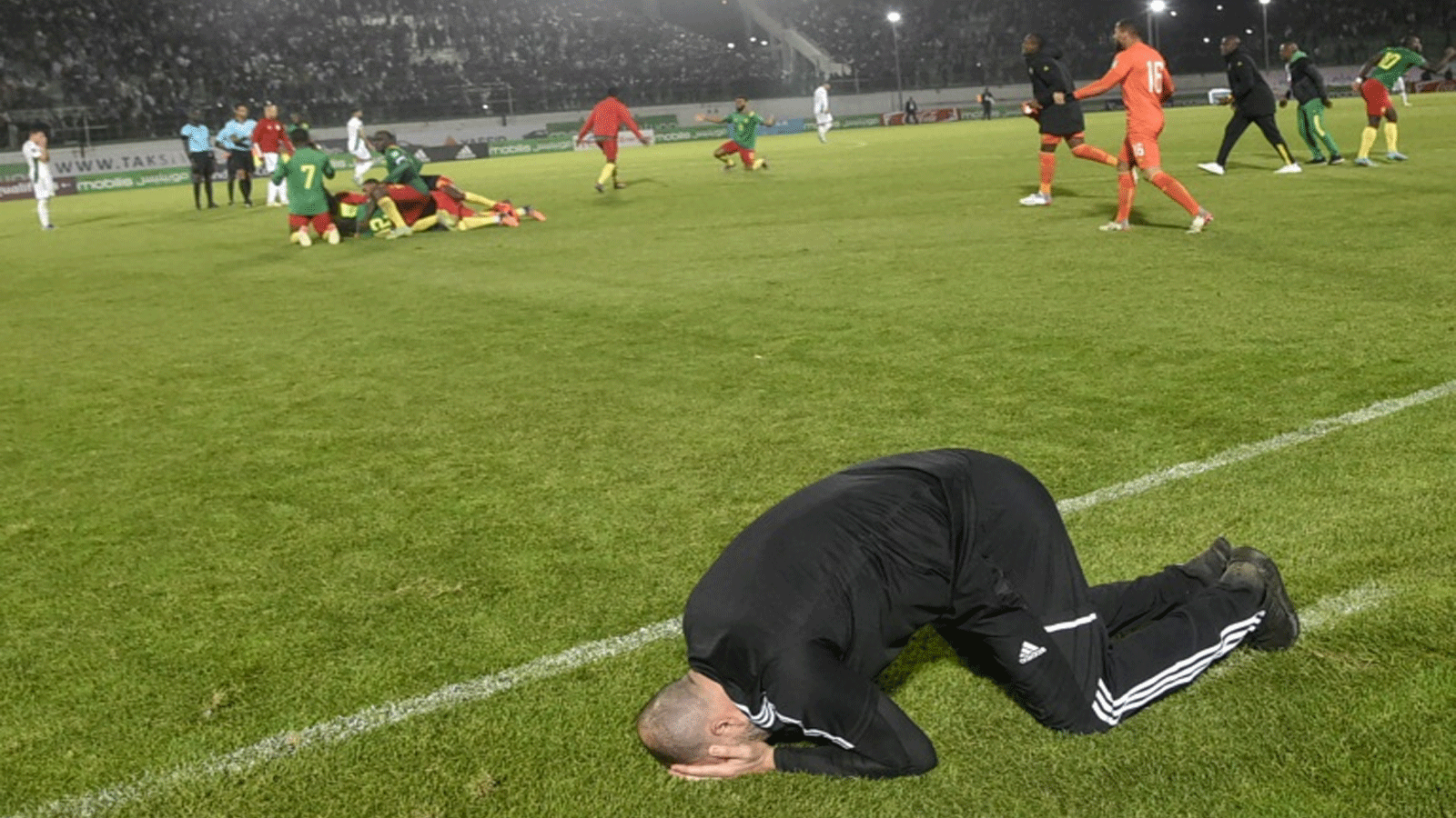 المدرب الجزائري جمال بلماضي بعد فشل فريقه في التأهل الى كأس العالم 2022