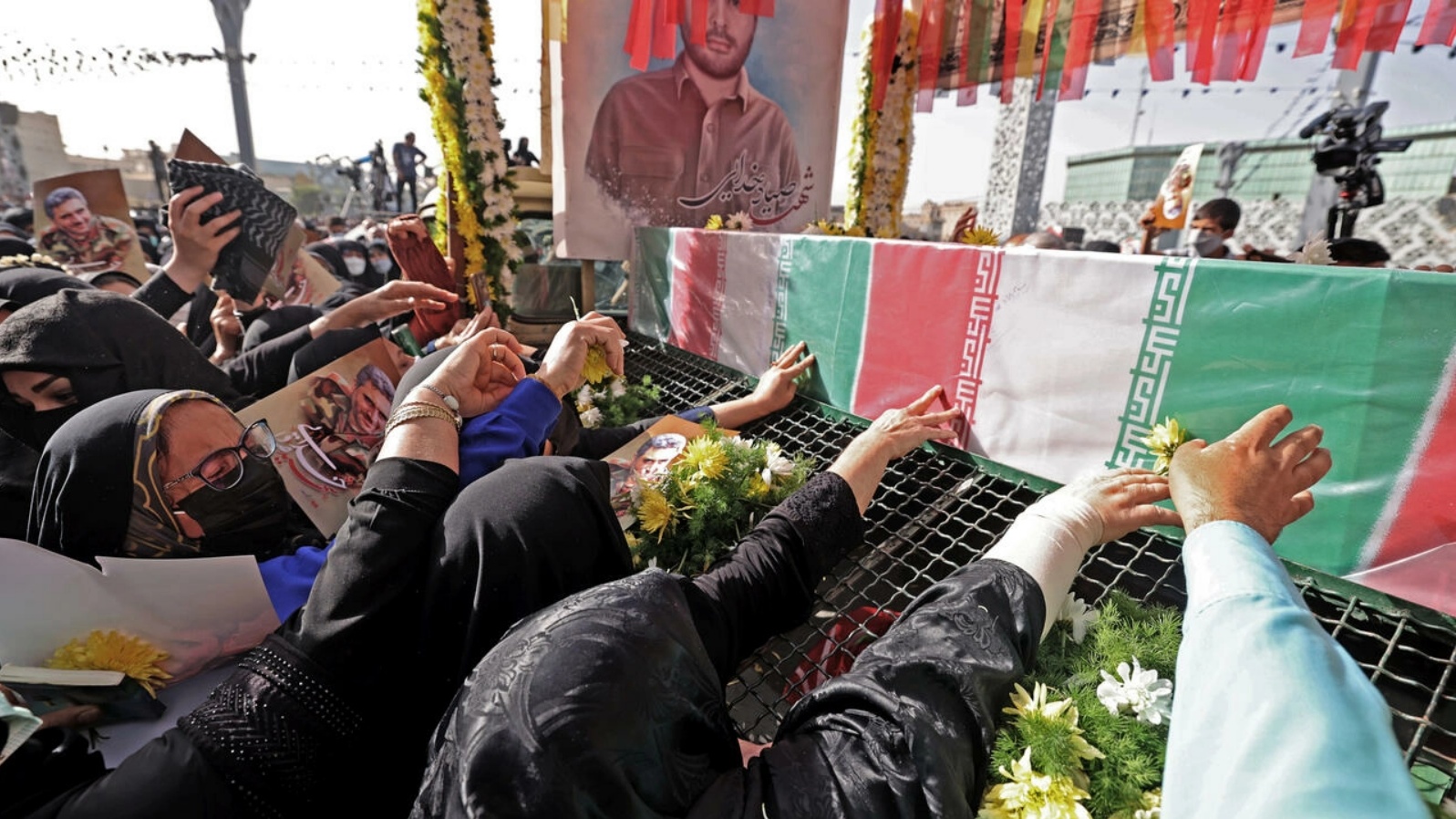 جانب من مراسم تشييع العقيد في الحرس الثوري الإيراني صياد خدائي في طهران في 24 مايو 2022