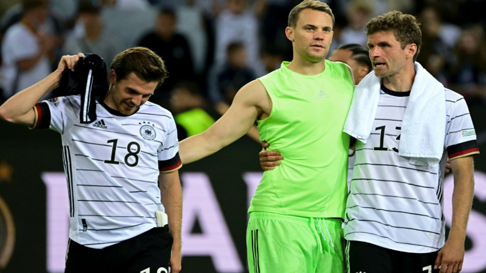 لاعبو ألمانيا يحتفلون بعد الفوز على إيطاليا 5-2 في الجولة الرابعة ضمن منافسات الجولة الرابعة للمجموعة الثالثة لدوري الأمم الاوروبية في مونشنغلادباخ في 14 حزيران/يونيو 2022