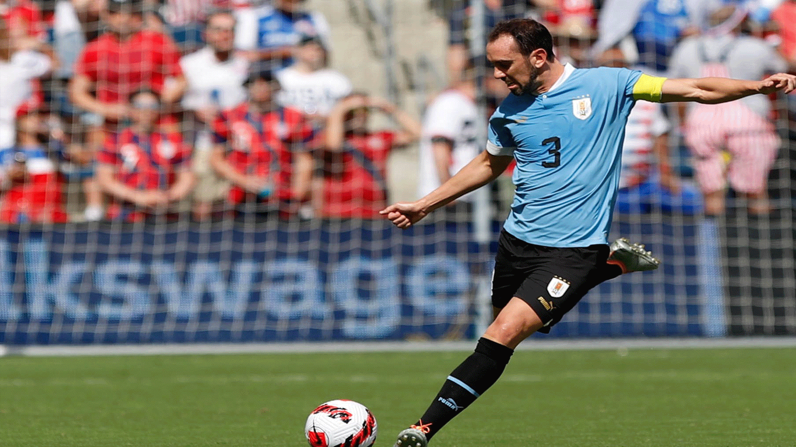 صورة لقائد الأوروغواي دييغو غودين من صفحته الخاصة على تويتر