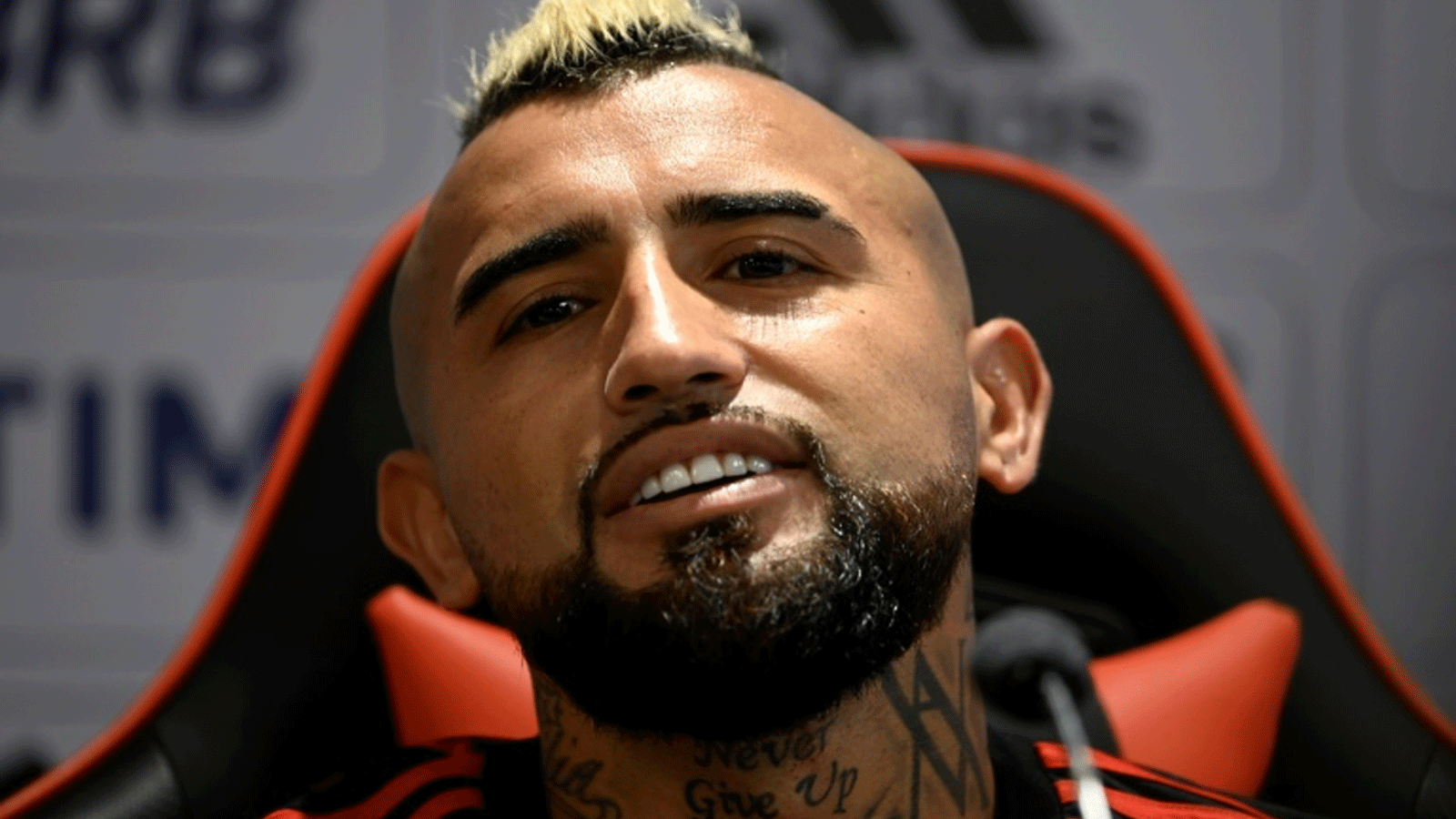 التشيلي أرتورو فيدال خلال حفل تقديمه أمام الإعلام مع فلامنغو البرازيلي في مركز التدريب في ريو دي جانيرو. 18 تموز/يوليو 2022