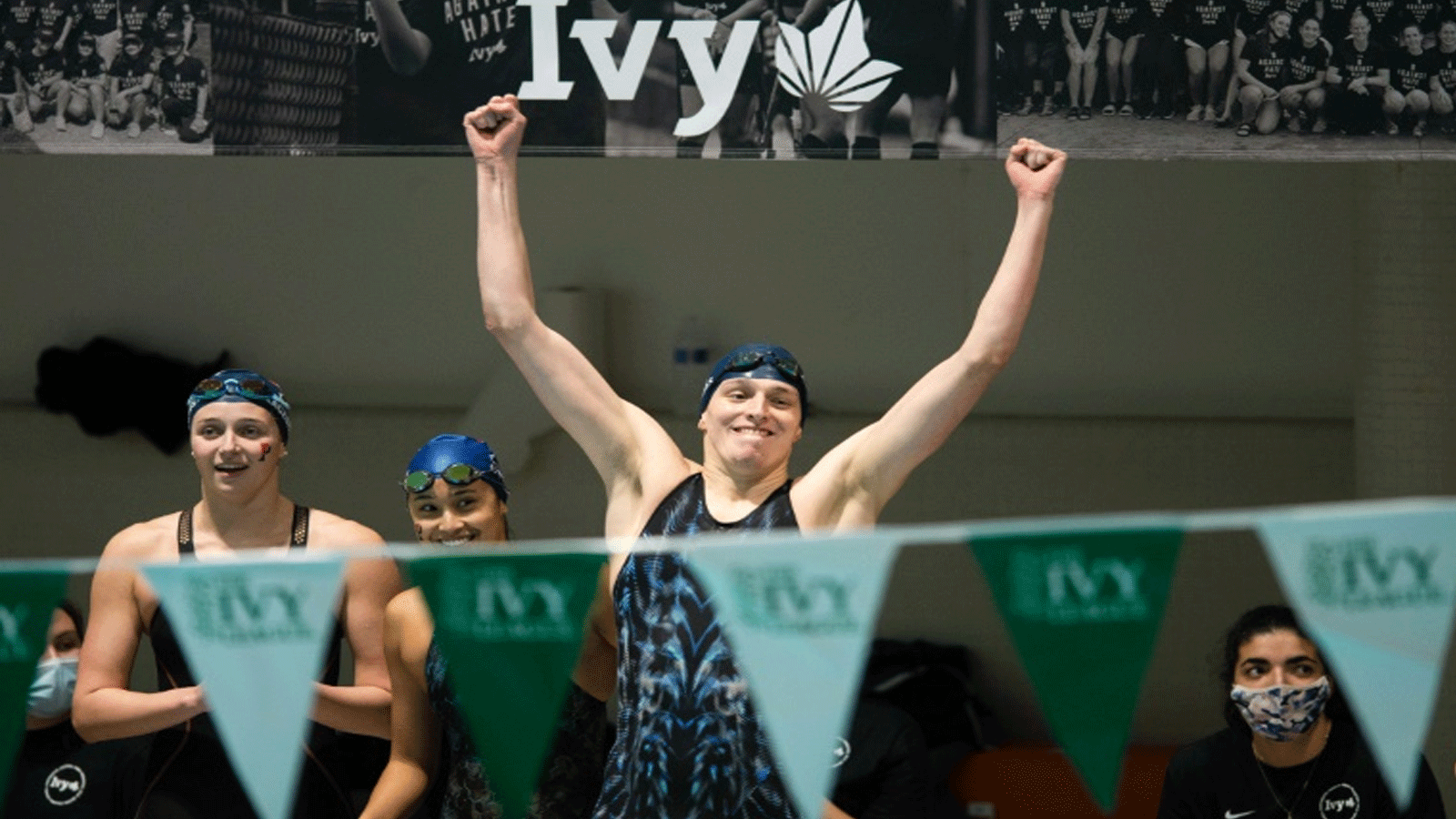 فازت السباحة الأميركية المتحولة جنسيًا ليا توماس في سباق 500 ياردة حرّة في وقت سابق من هذا العام